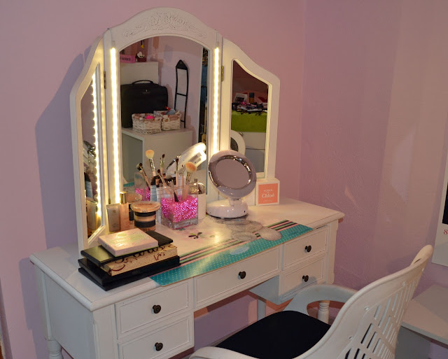 cosmetic table with storage drawers and lights around mirror,vanity dressing table idea