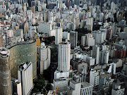 São Paulo a terra da garoa, a locomotiva do Brasil, a selva de pedra que . (jlm natgeo sao paulo million )