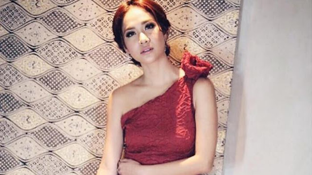 100 Artis Tercantik Indonesia Saat Ini