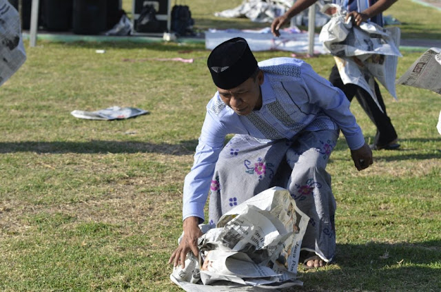Sumber Makalah - Wali Kota Pungut Sampah Usai Salat Idul Adha?