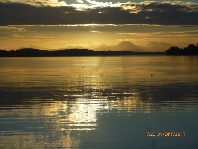 am Morgen wurden wir mit einem tollen Sonnenaufgang geweckt auf dem Strandcamping Waging am See