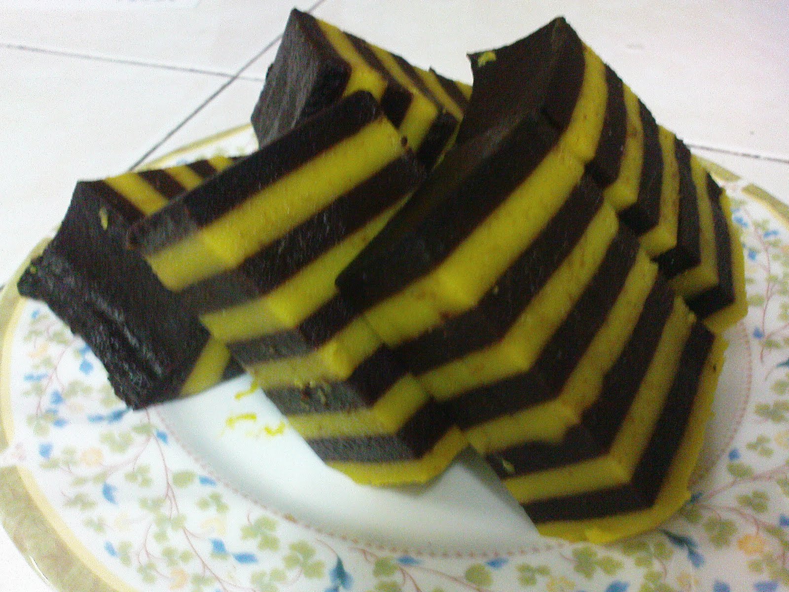 .: KUIH LAPIS COKLAT DAN JANGUNG