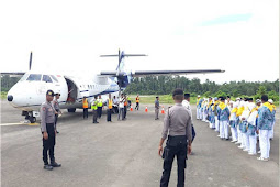 Anggota Polres SBT Amankan Pengantaran 100 Jemaah Haji ke Bandara Kufar