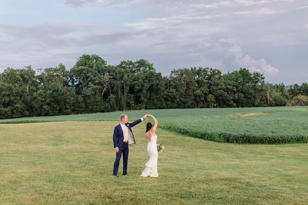 Summer Wedding at Brittland Manor photographed by Maryland Wedding Photographer Heather Ryan Photography