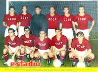 SELECCIÓN DE LA U. R. S. S. - Temporada 1961-62 - Voronin, Manoshin, Maslachenko, Ponedielnik, Ivanov y Maslenkin; Meskhi, Metreveli, Ostrovsky, Tchoskeli y Khusainov - SELECCIÓN DE CHILE 0 SELECCIÓN DE LA UNIÓN SOVIÉTICA 1 (Aleksai Mamykin) - 22/11/1961 - Partido internacional amistoso - Santiago, Chile, Estadio Nacional Julio Martínez Prádanos