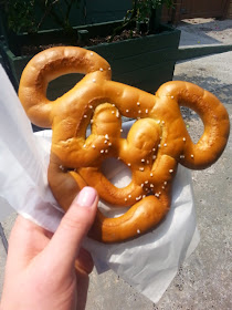 mickey-mouse-pretzel-walt-disney-world