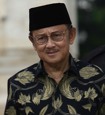 B.J.Habibie Pensiun Dari Presiden Indonesia