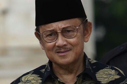 B.J. Habibie Pensiun Dari Presiden Indonesia Tanggal 20 Oktober 1999.
