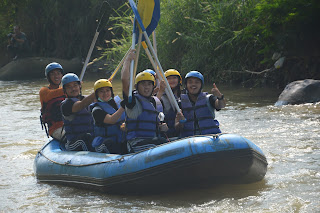 Kegiatan Outbound dan Rafting