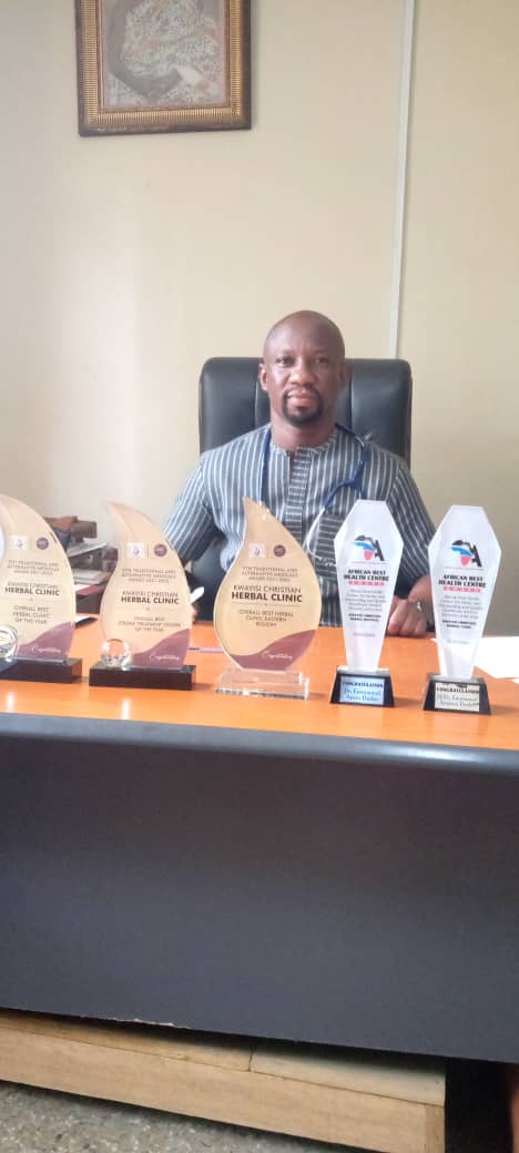 E/R: KWAYISI CHRISTIAN HERBAL CLINIC GRABS OVERALL BEST HERBAL CLINIC AND STROKE TREATMENT CENTER OF THE YEAR AWARDS (2021-2022)