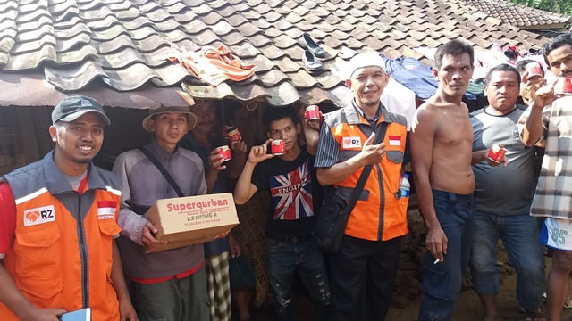 Reportse Aksi RZ Cilegon di kampung Garung Desa Suka Mandi Anyer Serang