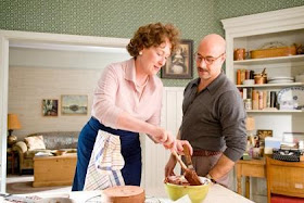 filme Julie & Julia Meryl Streep cozinhando bolo