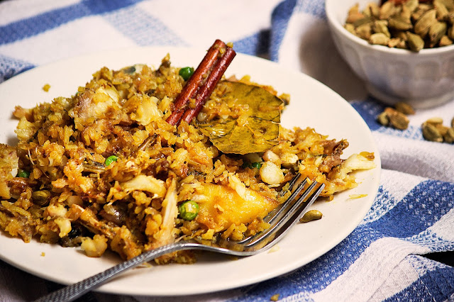 simple and easy bengali recipe and preparation bengali Chire Diye Muri Ghonto recipe / Bengali Sticky Fish Pulao with Flattened Rice recipe with step by step pictures