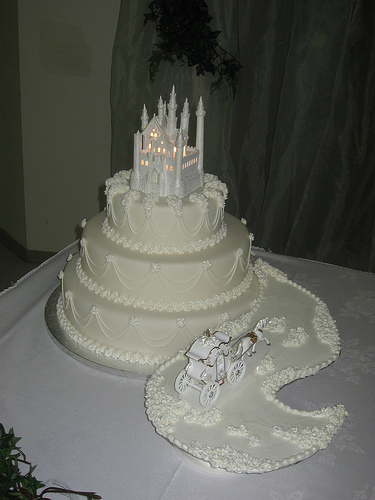 Therefore the wedding cake requires special attention in terms of general