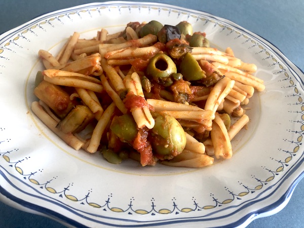 Pasta with eggplant, olives and capers