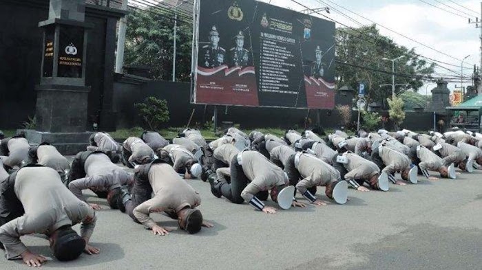 Anggota Polresta Malang Sujud Massal Minta Maaf, Pengamat: Tanda Kurang Pemahaman