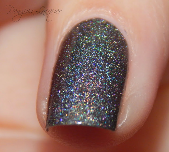 kiko holographic nail lacquer 006 graphite flashlight makro