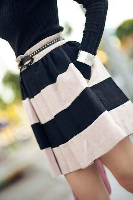 wide stripes pleated skirt