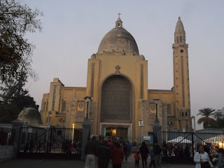 Fachada de la Basílica de Lourdes, en Santiago de Chile. Foto: @marianelasglez