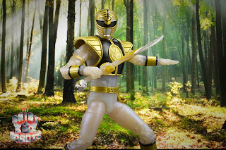 Lightning Collection Mighty Morphin 'Metallic' White Ranger 23