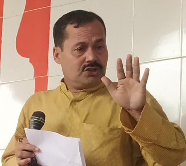 प्रशांत किशोर पर हमला बोला किसान नेता धीरेन्द्र सिंह टुडू ने, कहां गांधी जयंती पर शराब बेचने की बात कर गांधी जी का अपमान किया।