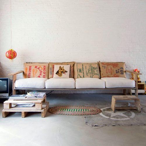 DIY Pallet Couch - Attractive Addition for Living Room 