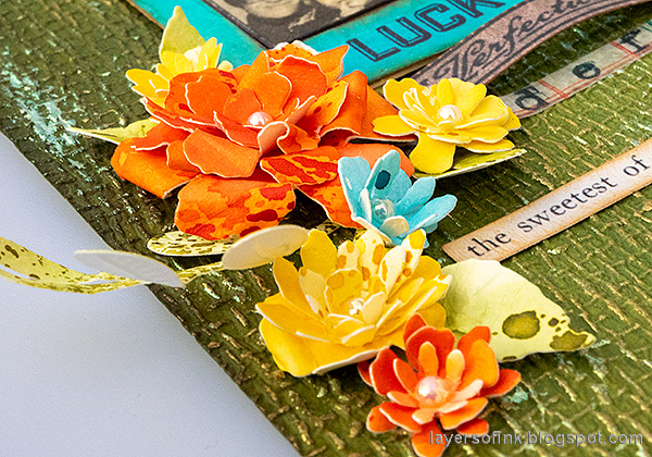 Layers of ink - Floral 1970s Tag Tutorial by Anna-Karin Evaldsson.