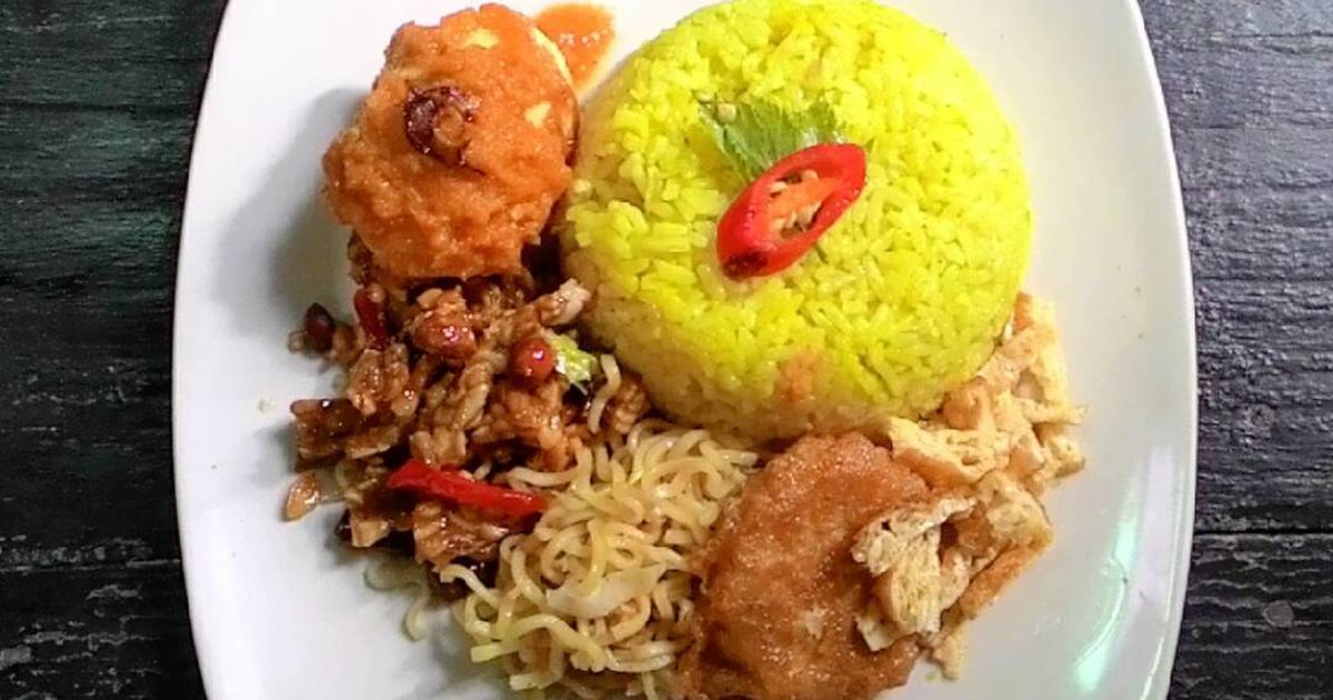 Masakan Madiun Nasi  Kuning  Sederhana  Khas Indonesia 