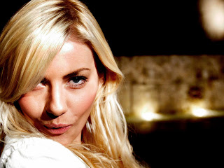 Free wallpapers without watermarks of Elisha Cuthbert at Fullwalls.blogspot.com