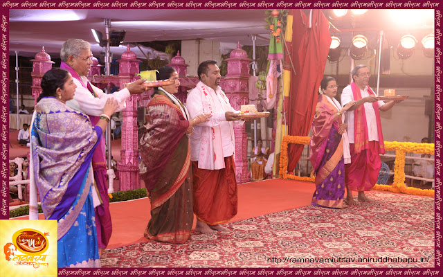 Ram-Devotion-Aniruddha-Bapu-Follwer-performing-Aarti