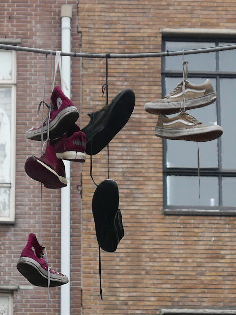 Schoenen in de lucht, Rozemarijnsteeg Arnhem