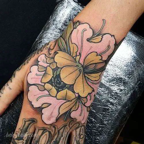 preciosos tatuajes de flores