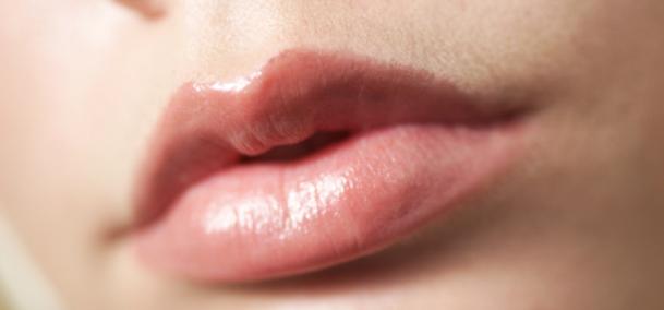 4 Cara Mengatasi Bibir Kering dan Pecah-Pecah [DuniaQ Duniamu]