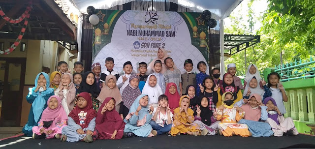 Acara_maulid_nabi_Muhammad_SAW_di_sekolah_dasar_negeri_pare_2