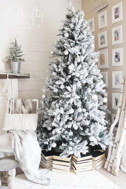 Farmhouse Christmas home tour. Neutral Christmas decor and decorating ideas. Fixer upper Christmas ideas.