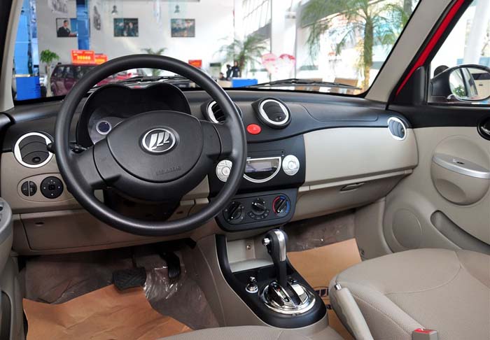 Lifan 320 Interior painel O investimento inicial ser de R 160 milh es 