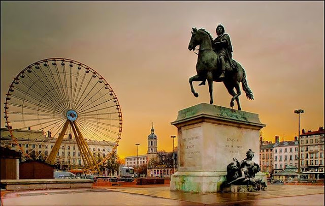 à¸œà¸¥à¸à¸²à¸£à¸„à¹‰à¸™à¸«à¸²à¸£à¸¹à¸›à¸ à¸²à¸žà¸ªà¸³à¸«à¸£à¸±à¸š place bellecour lyon