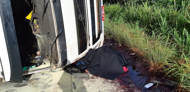 Tragédia! Acidente grave na BR 364 envolvendo carreta mata motorista esmagado! [Imagens Fortes]