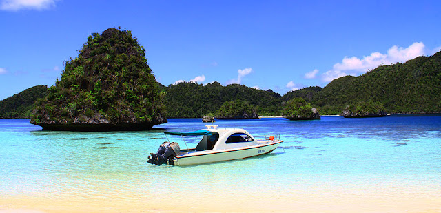 pantai raja ampat papua