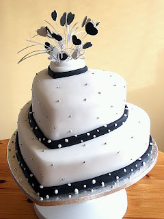 Wedding Cakes in Black & White