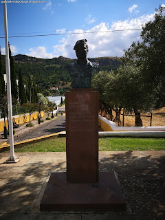 MONUMENT / Monumento Homenagem Salgueiro Maia, Castelo, Parque 25 de Abril, Castelo de Vide, Portugal