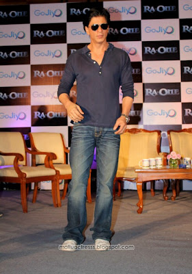 Shahrukh Khan at Gojiyo Ra.One Contest Winners event