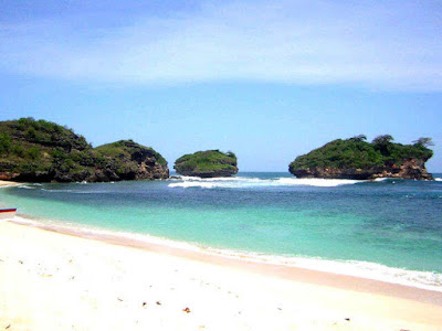  Pantai Di Pacitan Jawa Timur yang Harus Anda Kunjungi Inilah 8 Pantai Di Pacitan Jawa Timur yang Harus Anda Kunjungi