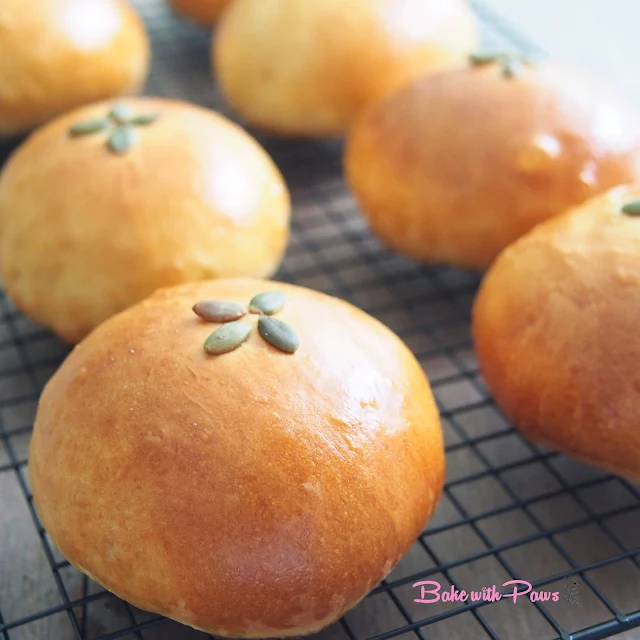 Pumpkin Kaya Buns