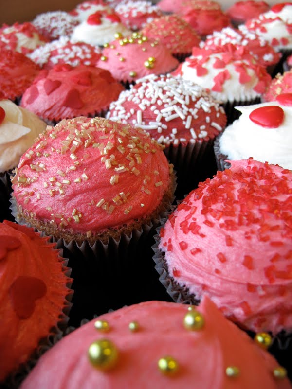 Here's some cool red and gold cupcakes we did for Karen's wedding