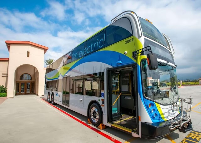 Foothill Transit en California ampliará su flota con 12 autobuses Alexander Dennis Enviro500EV 