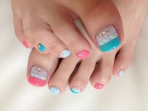 Pretty-Pedicure-Nail-Art-Ideas-for-2012