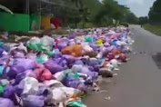 Warga Keluhkan Bau Busuk Sampah, Pemerintah Dinilai Cuek