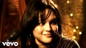 Norah Jones - What Am I to You