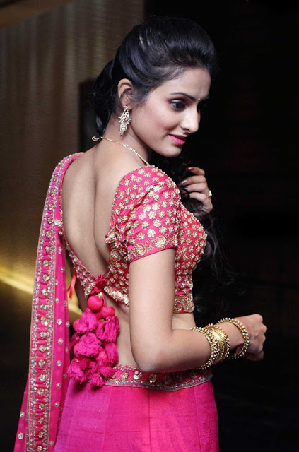 Nikitha Chaturvedi cute navel pics in traditional wear